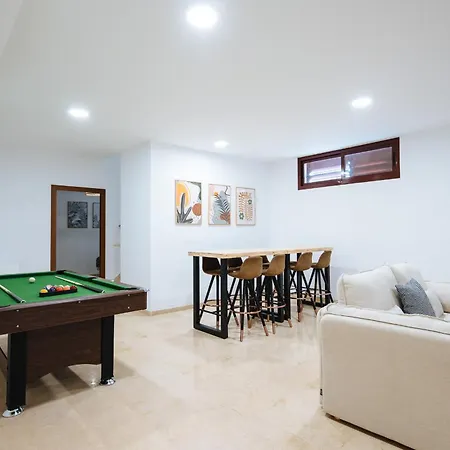 Luxury In Sevilla - Pool, Terrace & Gameroom Apartment